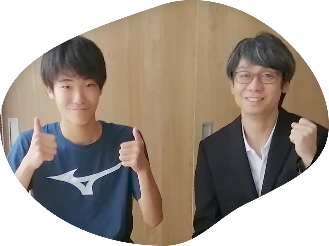 講師１人と生徒１人が横に並んだ写真